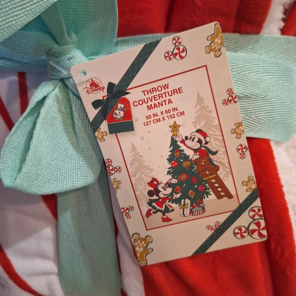 Disney Parks Mickey Mouse Holiday Christmas Cozy Throw Blanket Red & White NWT